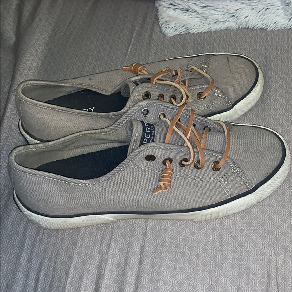 Sperry pier view slip ons